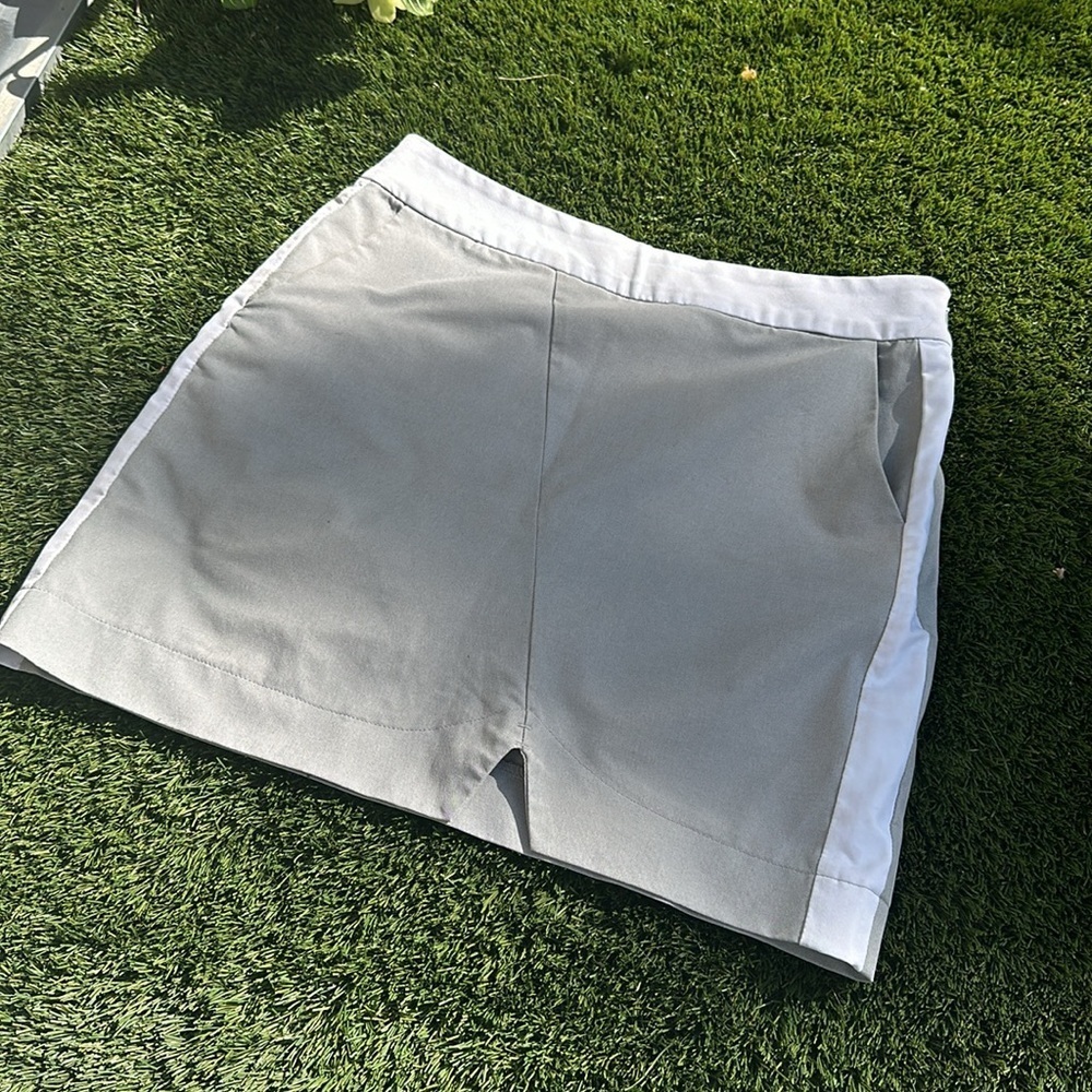 Sunice, golf SKORT pockets in front zip up side zip up pocket and back size 2